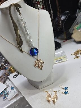 Mermaid bookmark leaf necklace league earrings starfish earrings